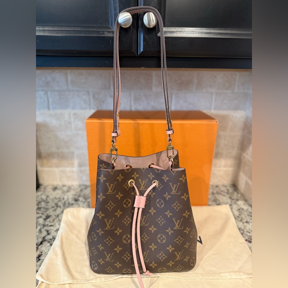 Louis Vuitton Monogram Neonoe Shoulder Bag